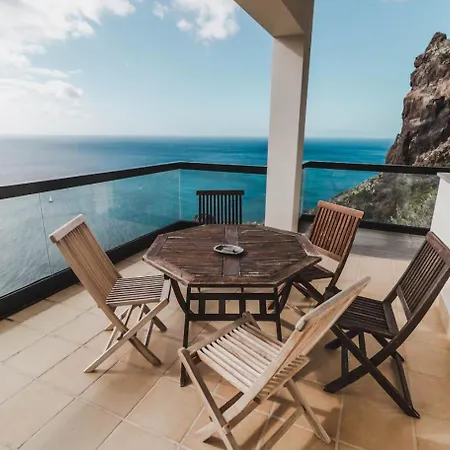 Hébergement de vacances Mansion Over The Sea With Pool, Barbecue And Garden *